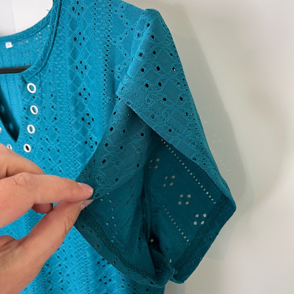 ⭐️ Teal Eyelet Short Sleeve Blouse - Picture 5 of 6